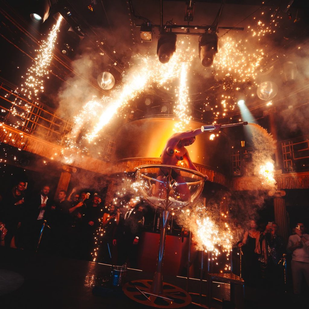 Lio London club performance